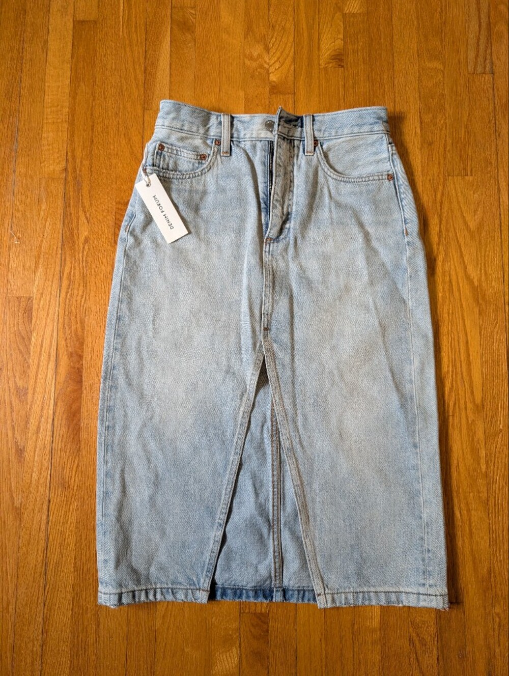 NWT Aritzia Denim Forum The '90s Halle Hi-Rise Midi Denim Skirt Light Wash 25